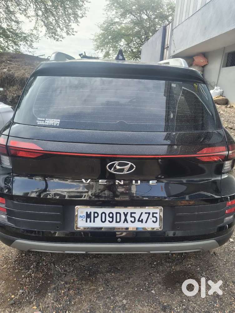 Hyundai New Venue 2024 Petrol Well Maintained