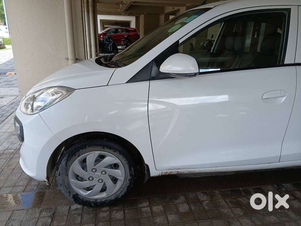 First-owner Hyundai Santro Sportz *(automatic)