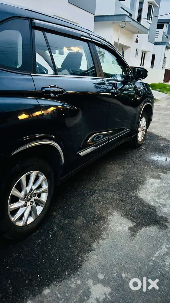 Toyota Innova Hycross Petrol 2024