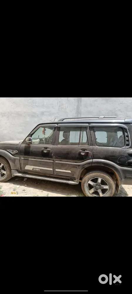 Mahindra Scorpio Classic S11