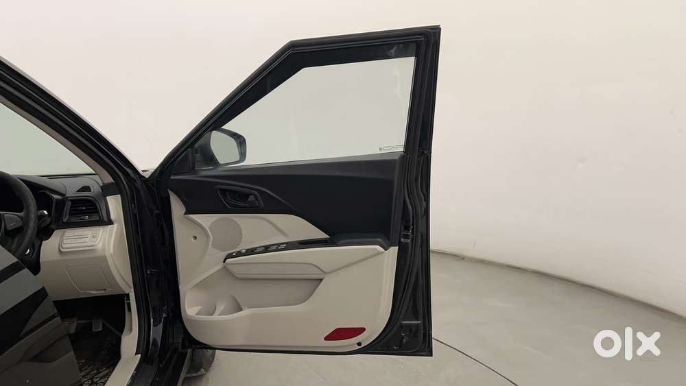 Mahindra Xuv300 W6, 2023, Petrol