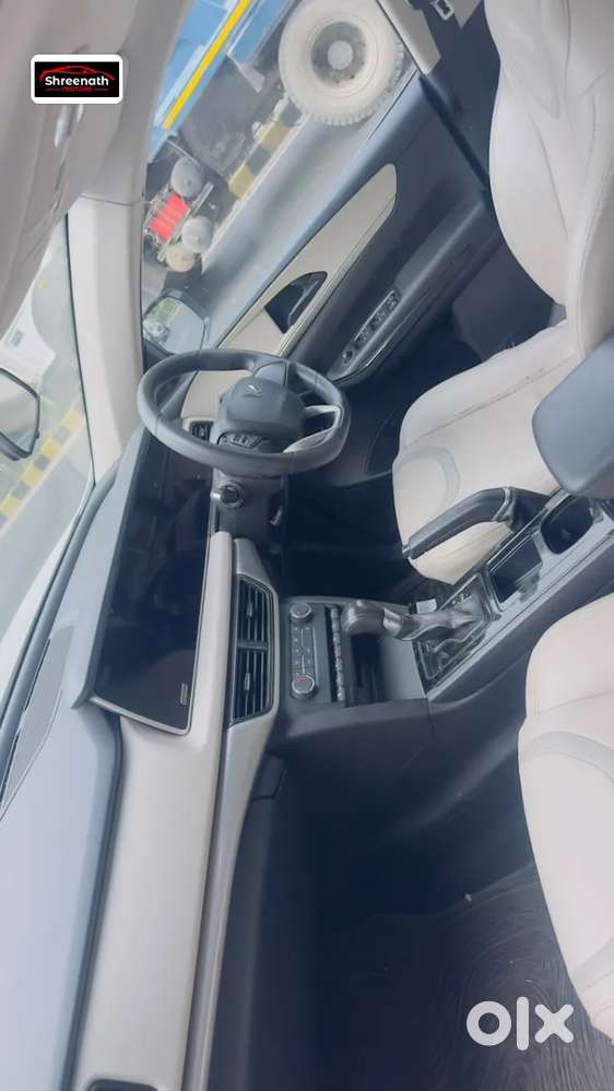 Mahindra Xuv700 2.2 Ax 5 Diesel At Str, 2022, Diesel