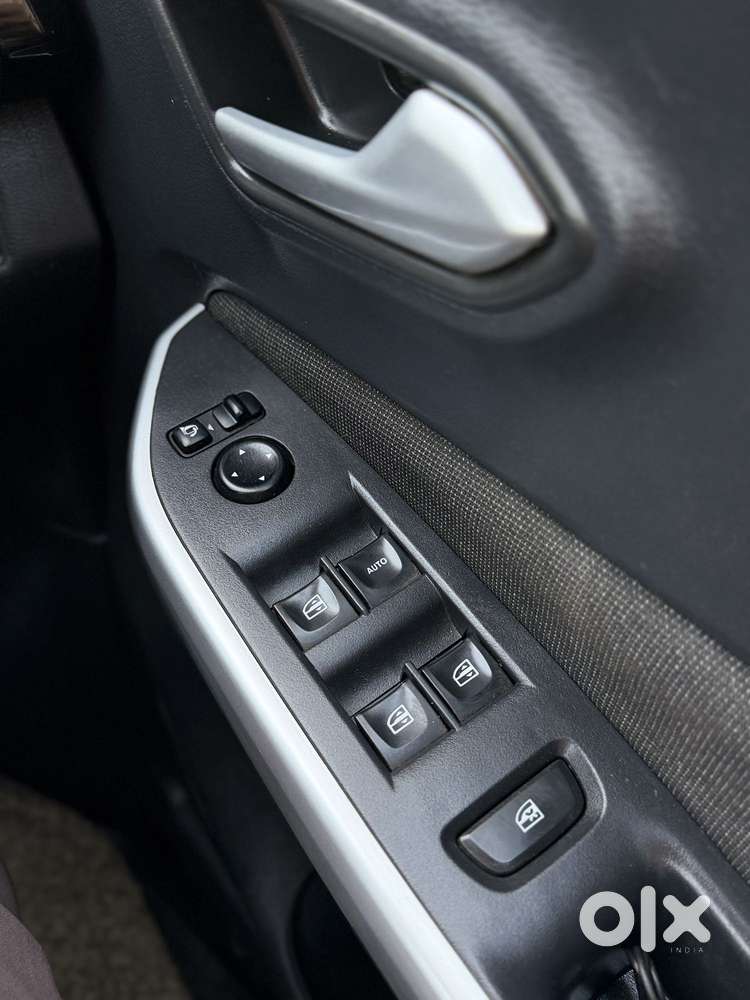 Nissan Magnite 1.0 Xv Premium, 2021, Petrol