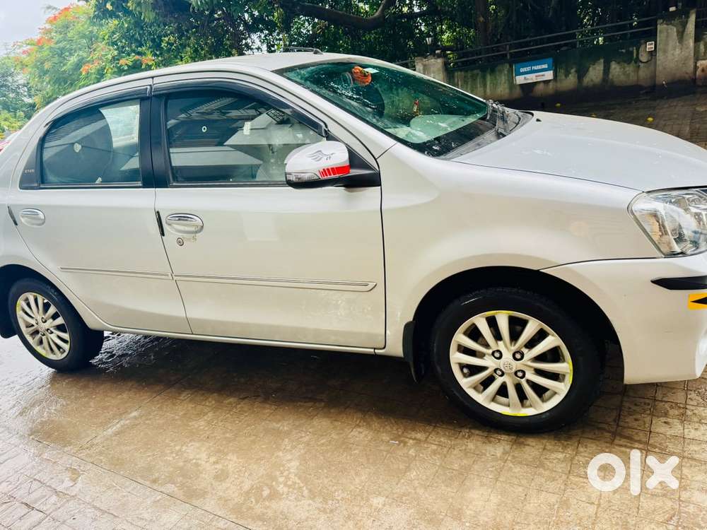 Toyota Etios 1.5 V 2013