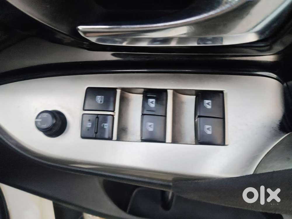 Toyota Innova Crysta 2.4 V 8 Str, 2016, Diesel
