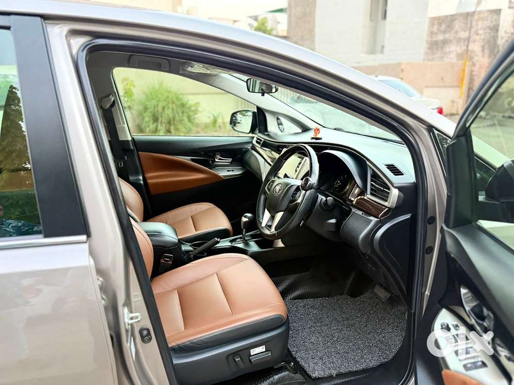 Toyota Innova Crysta 2.4zx Automatic, 2022, Diesel