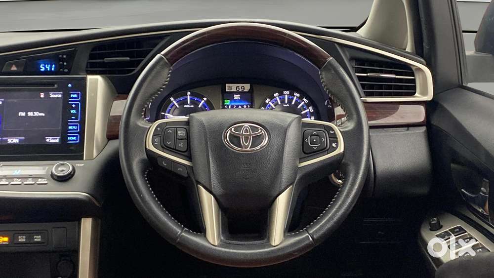 Toyota Innova Crysta 2.4 Vx Mt, 2017, Diesel