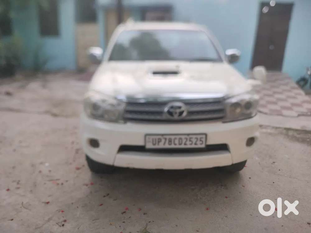 Toyota Fortuner Legender 2010 Diesel 150000 Km Driven