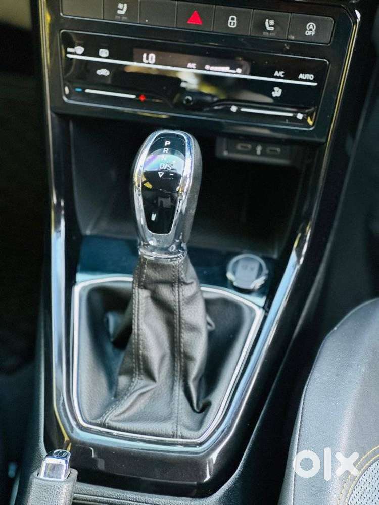 Skoda Kushaq 1.0 Tsi Style At (6 Airbags), 2022, Petrol