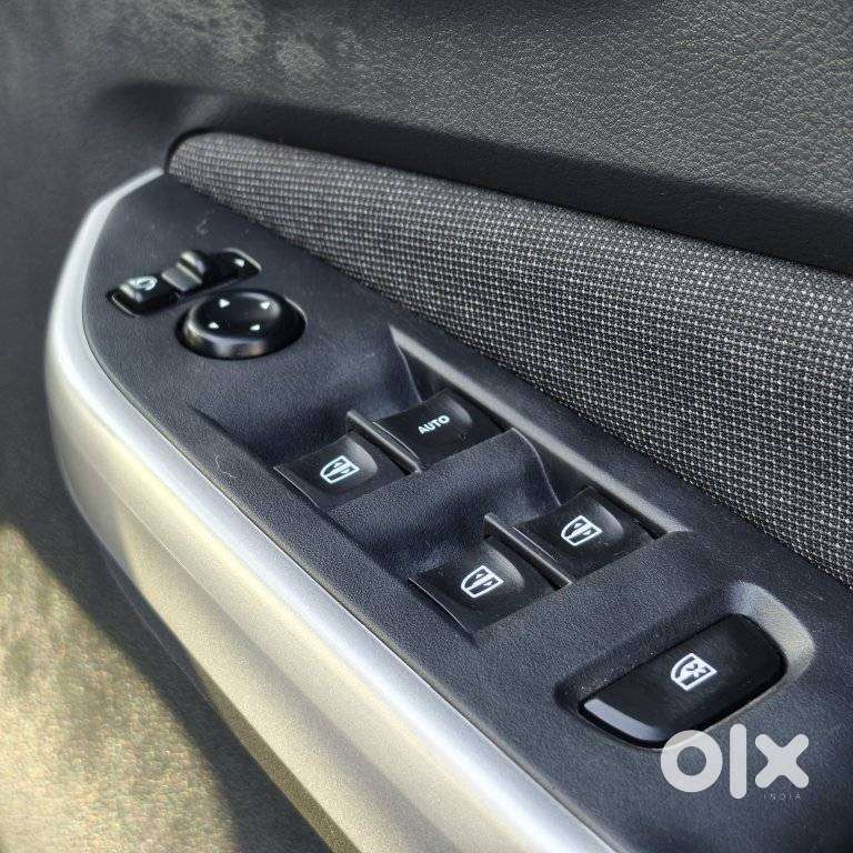 Nissan Magnite 1.0 Xv Premium, 2023, Petrol