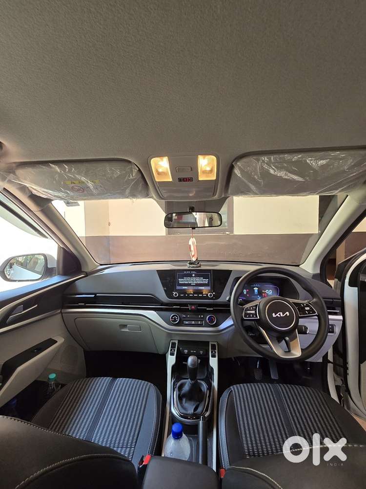 Kia Carens Petrol 2024