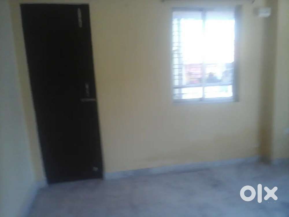10 years old apartment available from 1st october