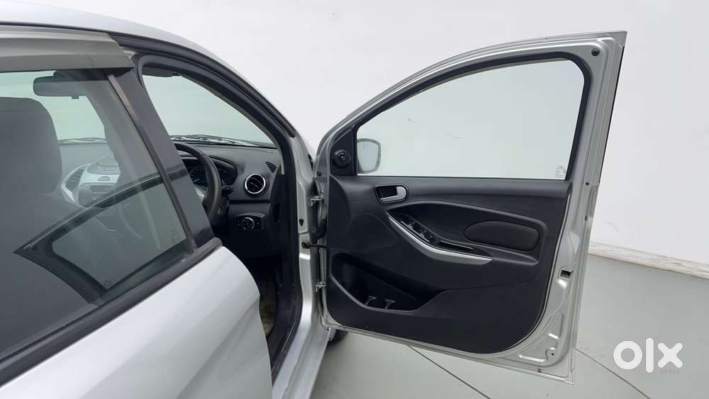 Ford Figo Petrol Titanium, 2015, Petrol