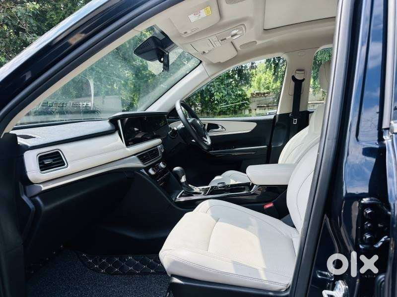 Mahindra Xuv700 2.2 Ax 7 Diesel At Str, 2023, Diesel