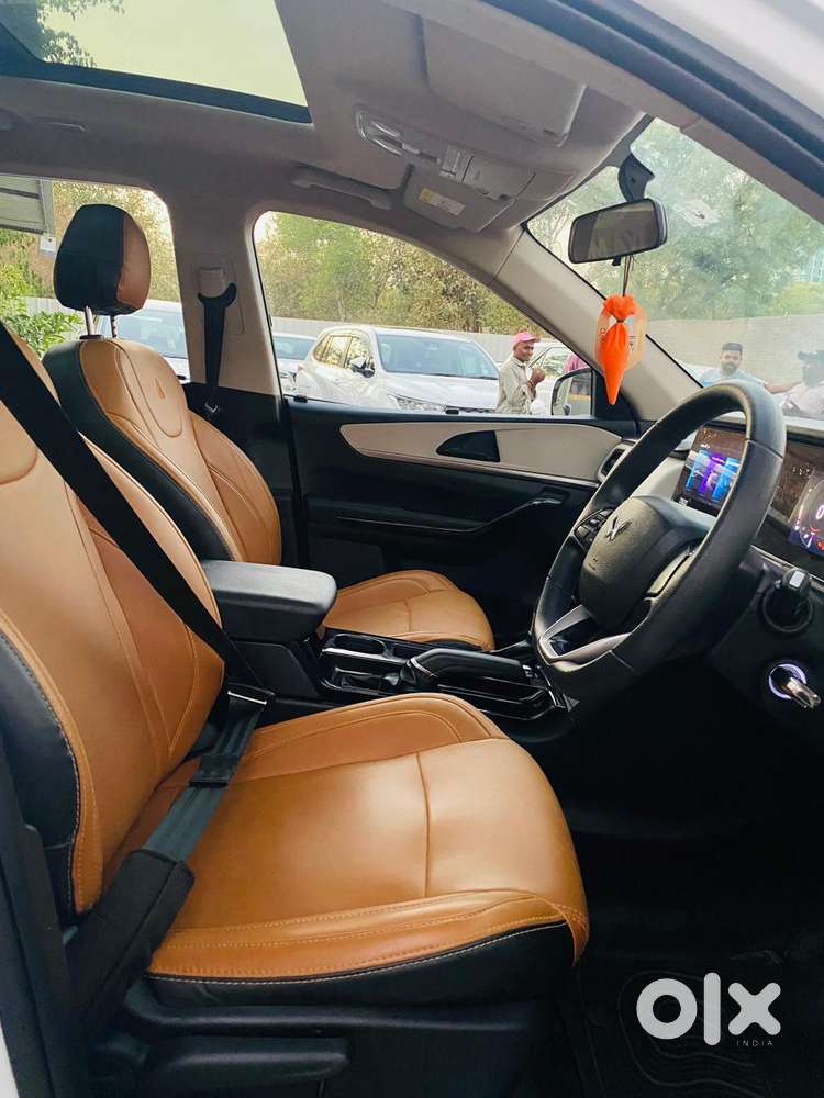 Mahindra Xuv700 2.2 Ax 5 Diesel At 7 Str, 2023, Diesel
