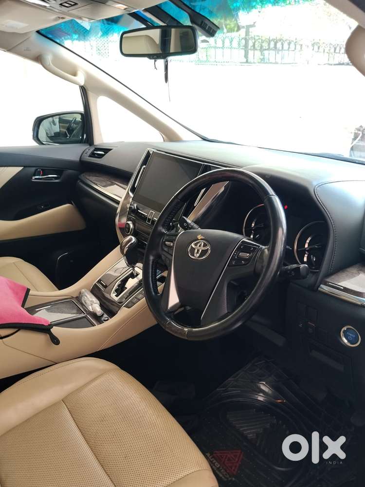 Toyota Vellfire 2.5 Executive Lounge, 2021, Petrol