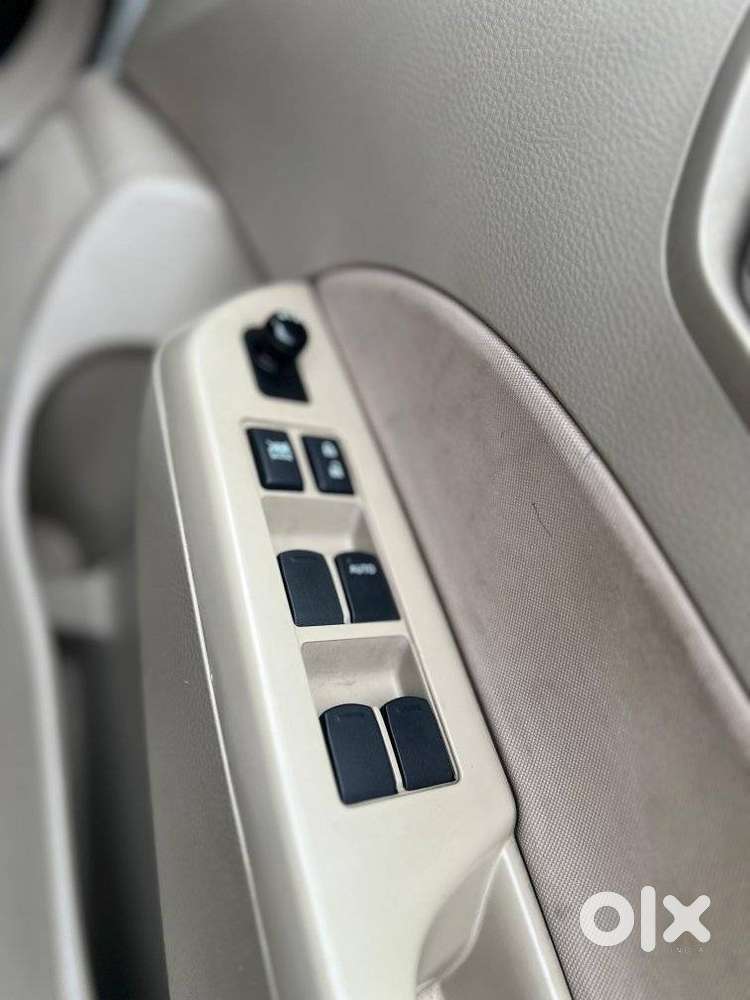 Maruti Suzuki Swift Dzire Vxi Optional, 2014, Petrol
