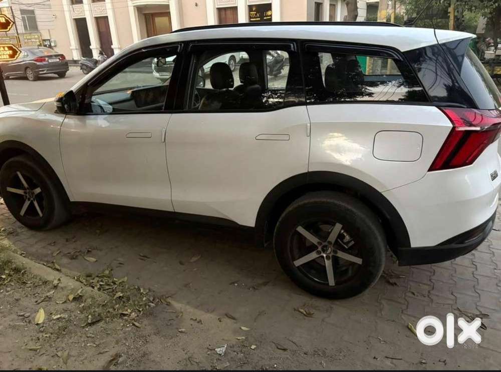 Mahindra Xuv700 Petrol Well Maintained