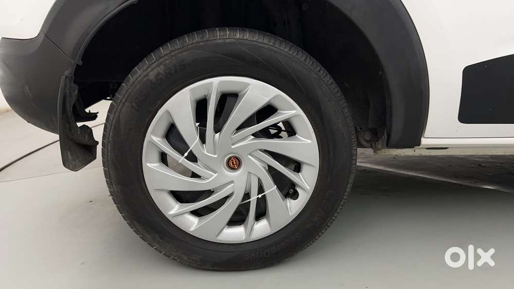 Renault Triber Rxz, 2023, Petrol