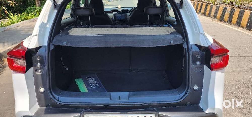 Nissan Magnite 1.0 Xv Premium, 2021, Petrol