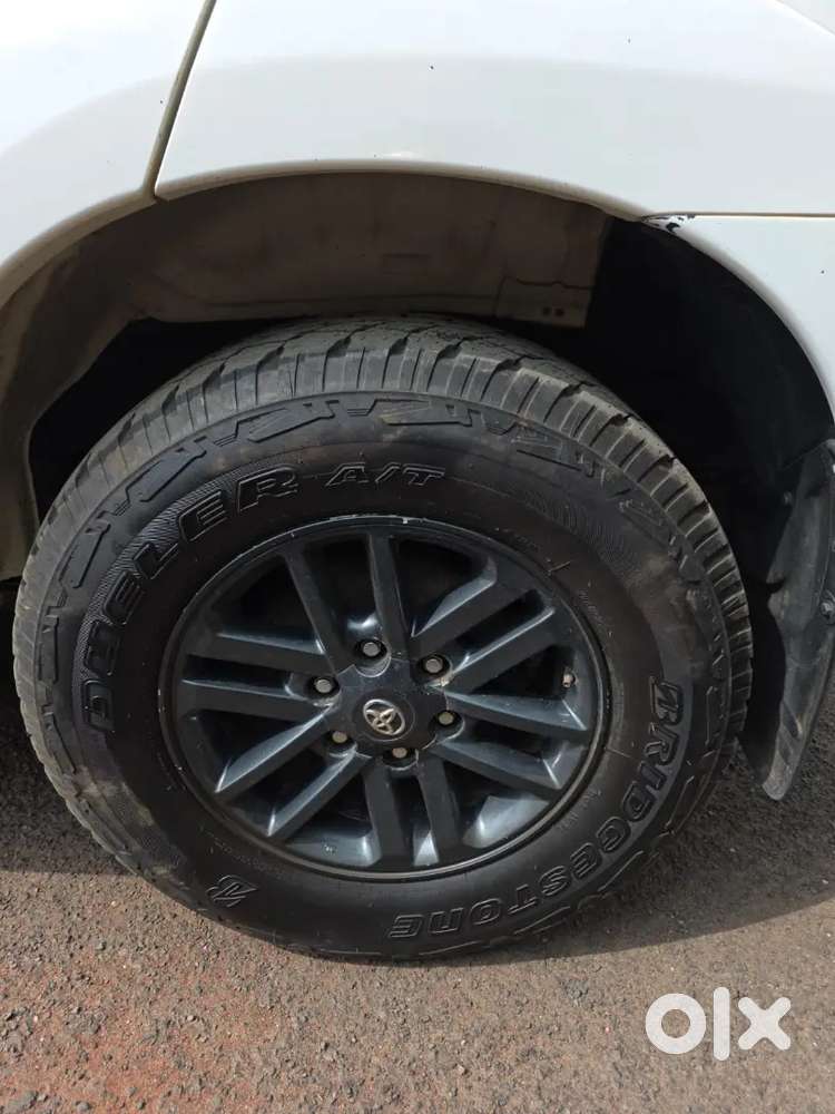 Toyota Fortuner 4x2(mt) 2015 -end Showroom Maintained