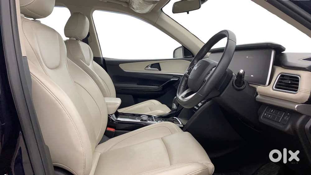 Mahindra Xuv700 2.0 Ax 7 Petrol At Luxury Pack Str, 2023, Petrol