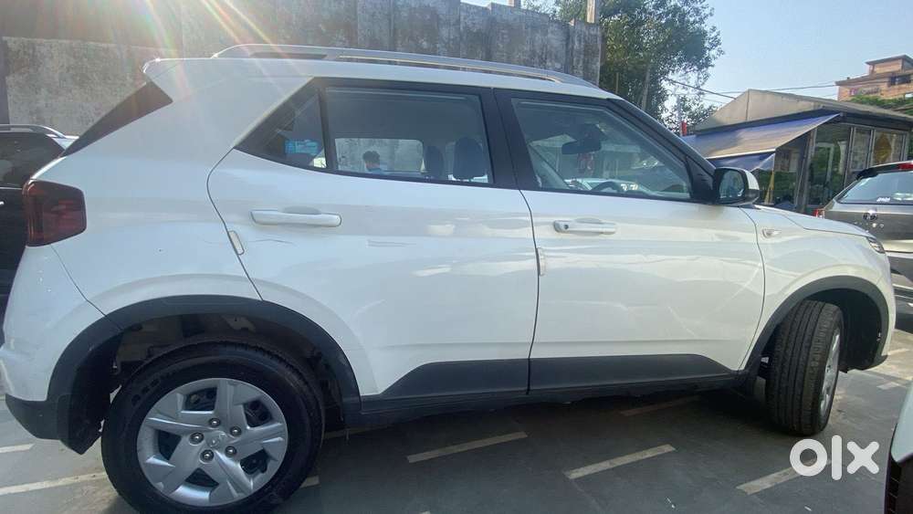 Hyundai Venue S Diesel, 2021, Petrol