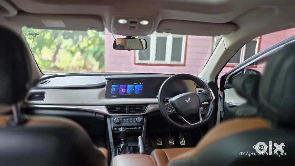 Mahindra Xuv700 Ax5 Diesel Manual Everest White Ceramic Coated