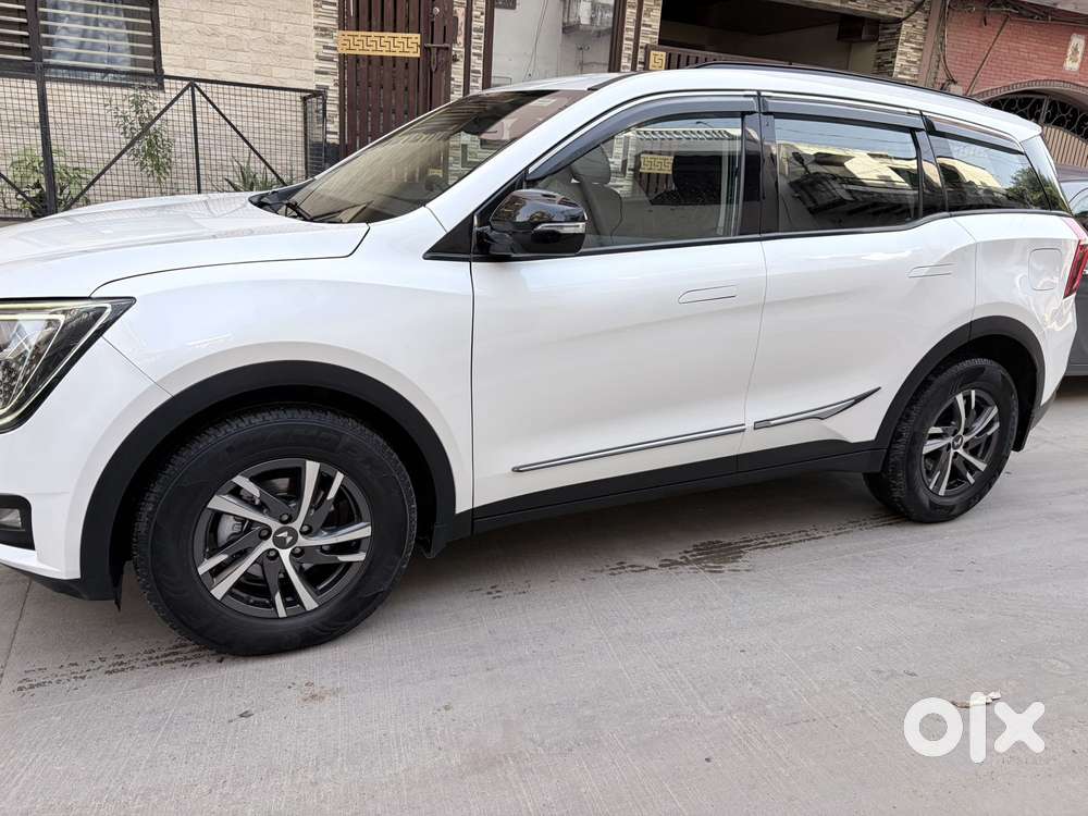 Mahindra Xuv700 2.2 Ax 5 Diesel At Str, 2022, Diesel