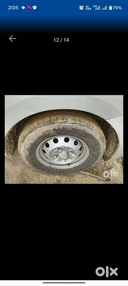 गाड़ी में कोई कमी नहीं है आराम में देख के गाड़ी को