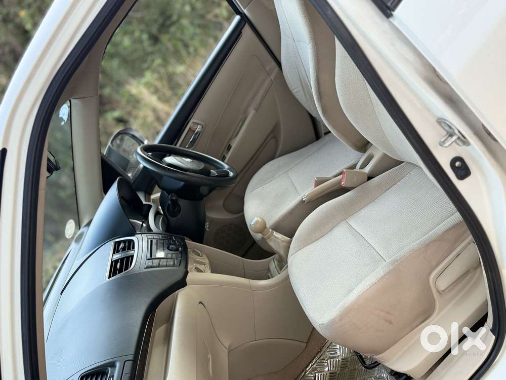 Maruti Suzuki Swift Dzire Vxi Optional, 2012, Petrol