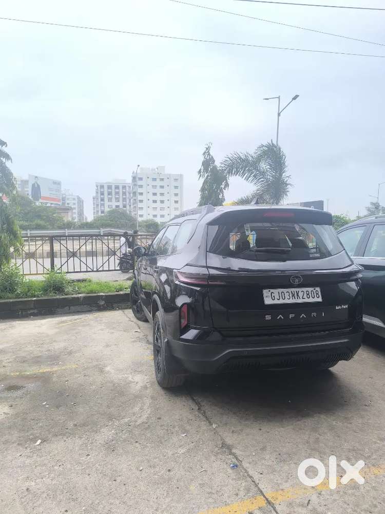 Tata Safari Accomplished Plus 6 Str Dark Addition 2024