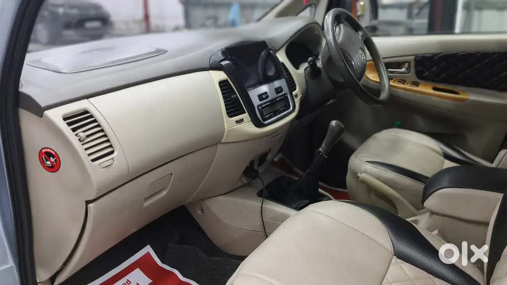 Toyota Innova 2011, 2.5 V Model