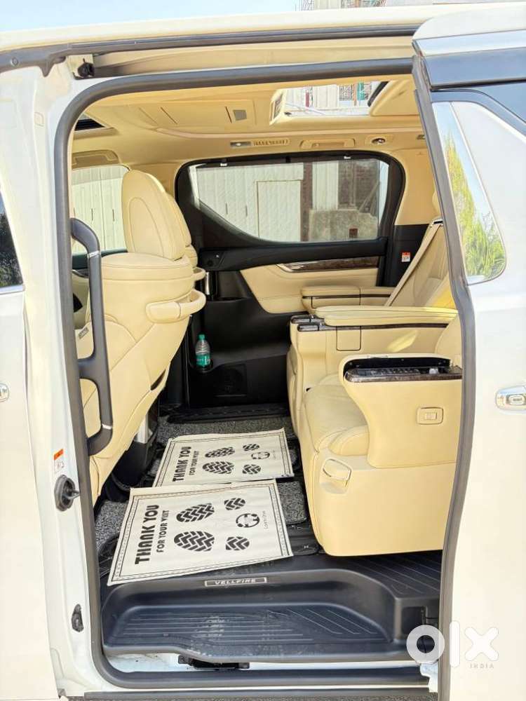 Toyota Vellfire 2.5 Hybrid, 2023, Petrol