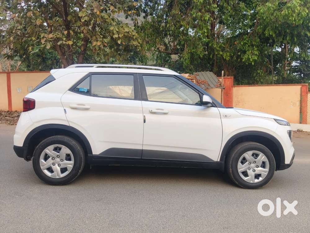 Hyundai Venue 1.2 S (o), 2022, Petrol