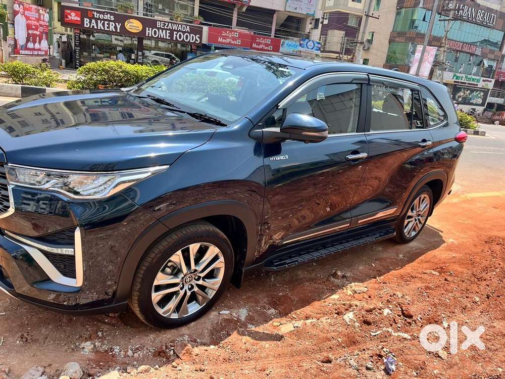Toyota Innovahycross Zx02023 Hybridexcellent Condition Genuine Buyers