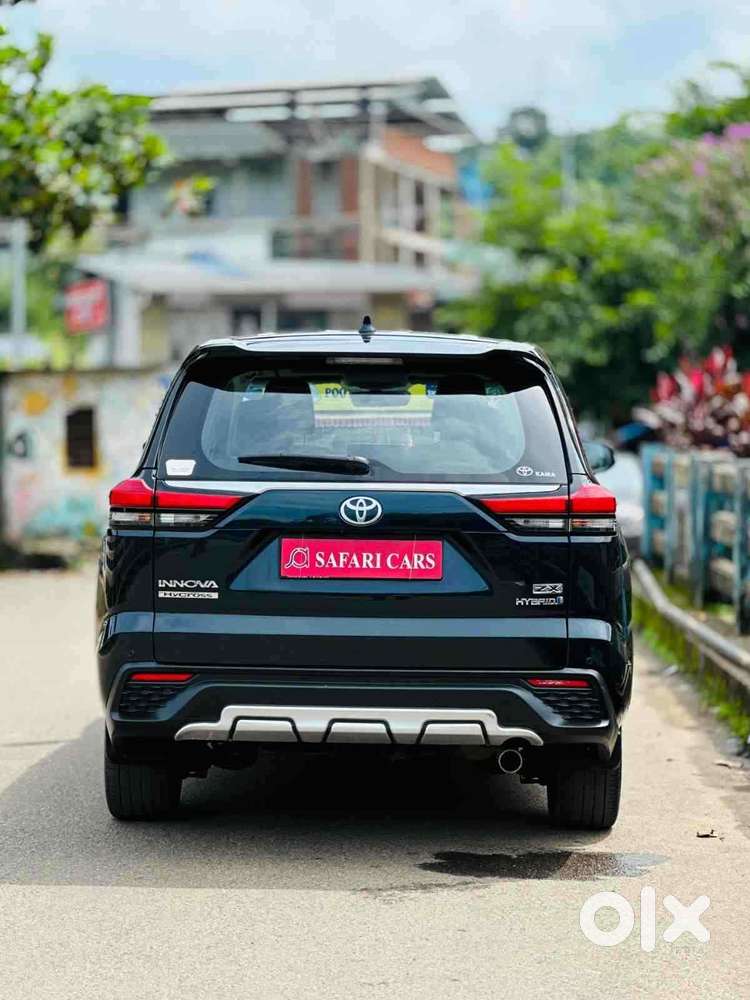 Toyota Innova Hycross 2.0 Zx Hybrid 7 Str, 2023, Petrol