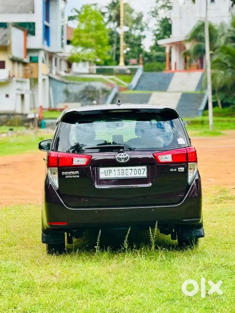 2018 Innova Crysta V