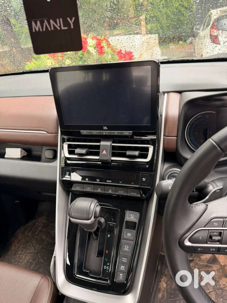 2024 Toyota Innova Hycross Petrol