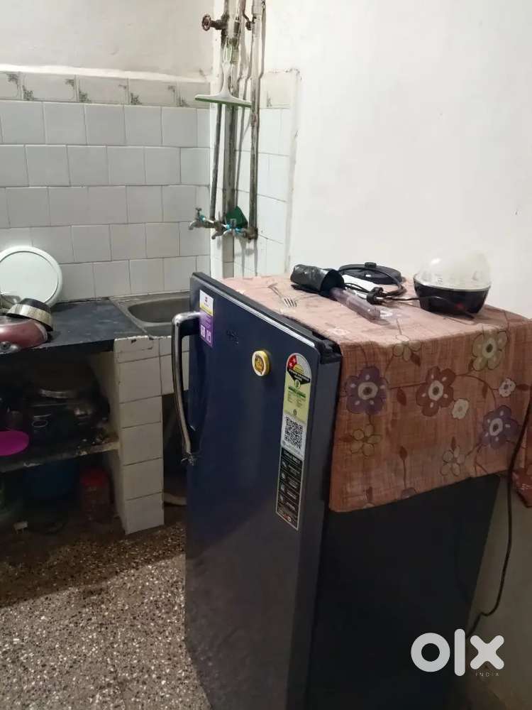 Urgent 2,3 partner 1bhk