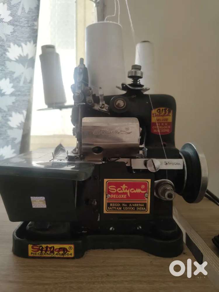 Interlocking machine, few time used, with stand, table and moter also