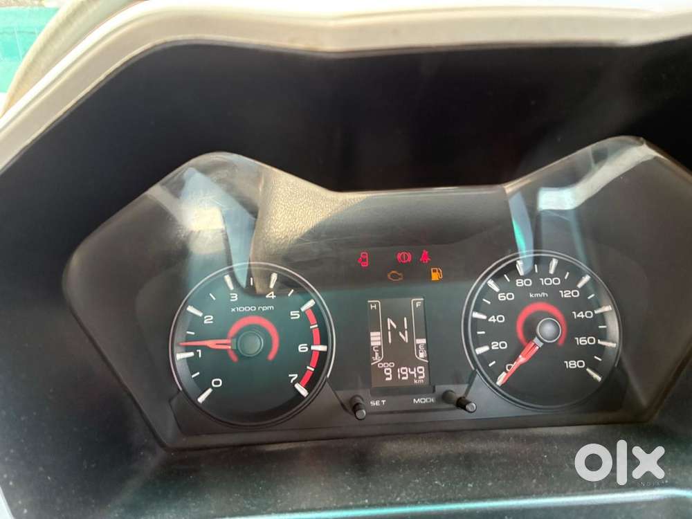 Mahindra Kuv 100 2017