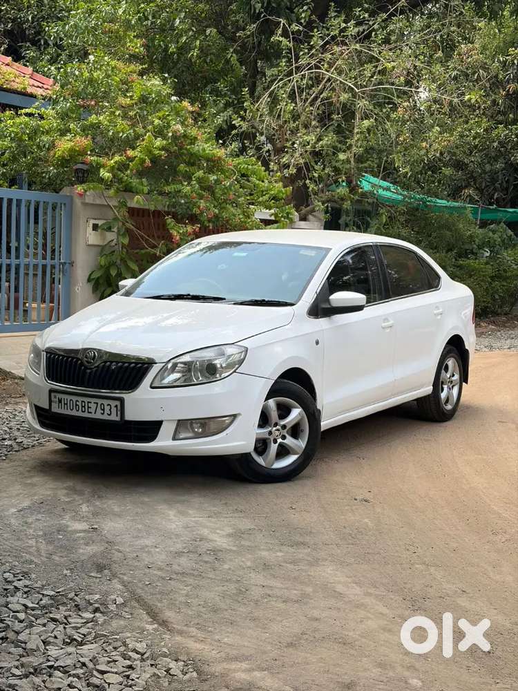 Skoda Rapid Elegance 2014 Diesel Car Well Maintained
