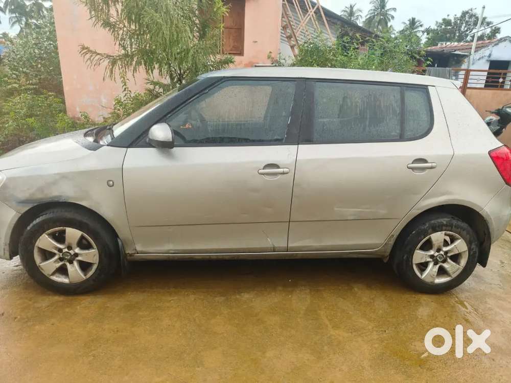 Skoda Fabia 2010 Petrol 148000 Km Driven Power Sat Power Win