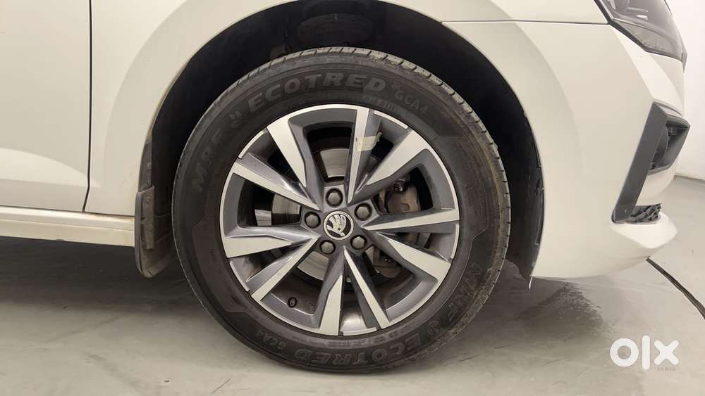 Skoda Slavia Style 1.0l Tsi At, 2022, Petrol