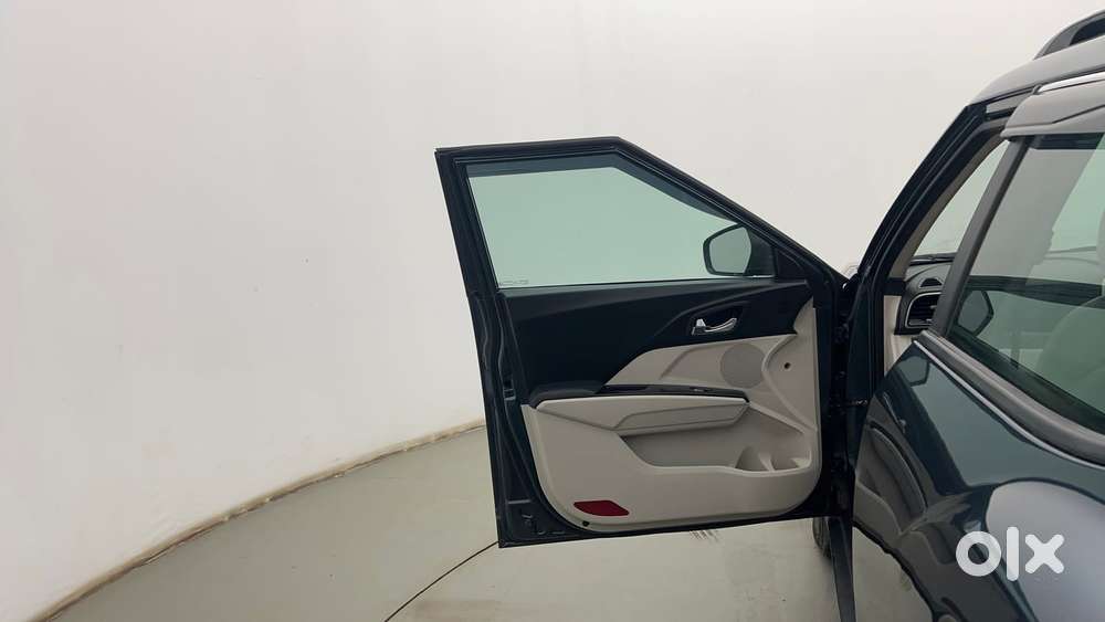 Mahindra Xuv300 1.2 W8 (o) Amt Petrol, 2024, Petrol