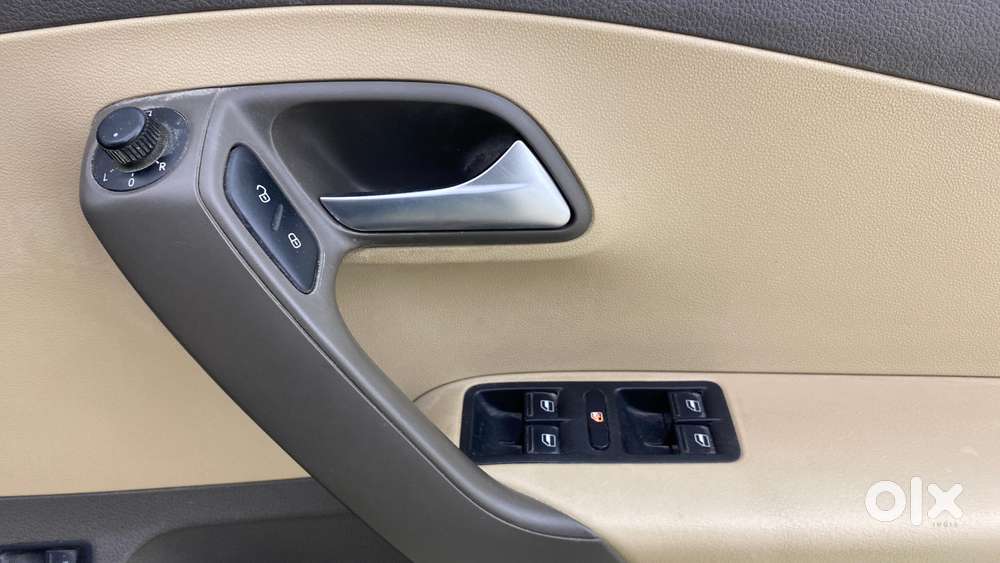 Volkswagen Vento 1.2 Highline Plus At 16 Alloy, 2017, Petrol
