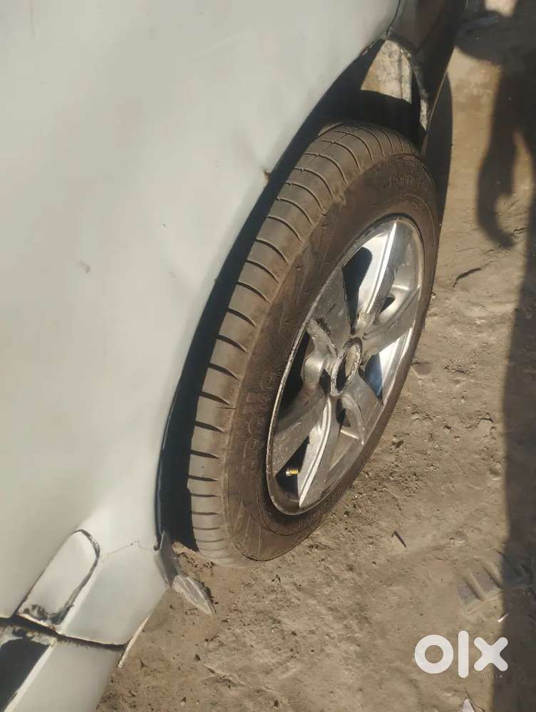 Maruti Suzuki Zen Estilo 2005
New Tyre All