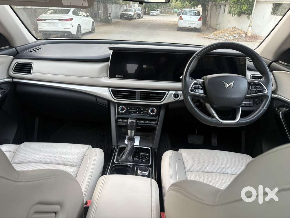 Mahindra Xuv700 2.2 Ax 7 Diesel At Luxury Pack Str Awd, 2022, Diesel