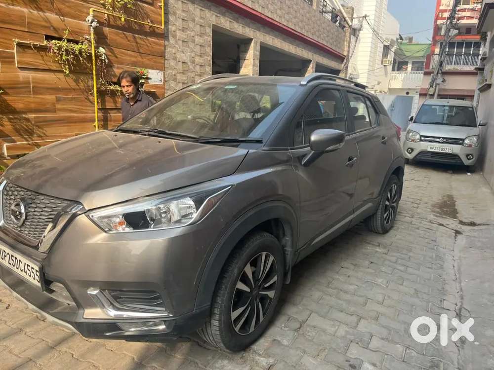 Nissan Car 5 Seater